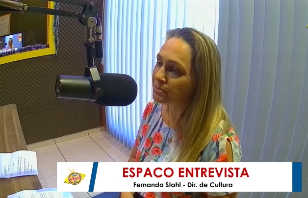 Diretora de Cultura e Turismo, Fernanda Stahl, em entrevista à Rádio Onda Positiva FM. (Foto: Divulgação)
